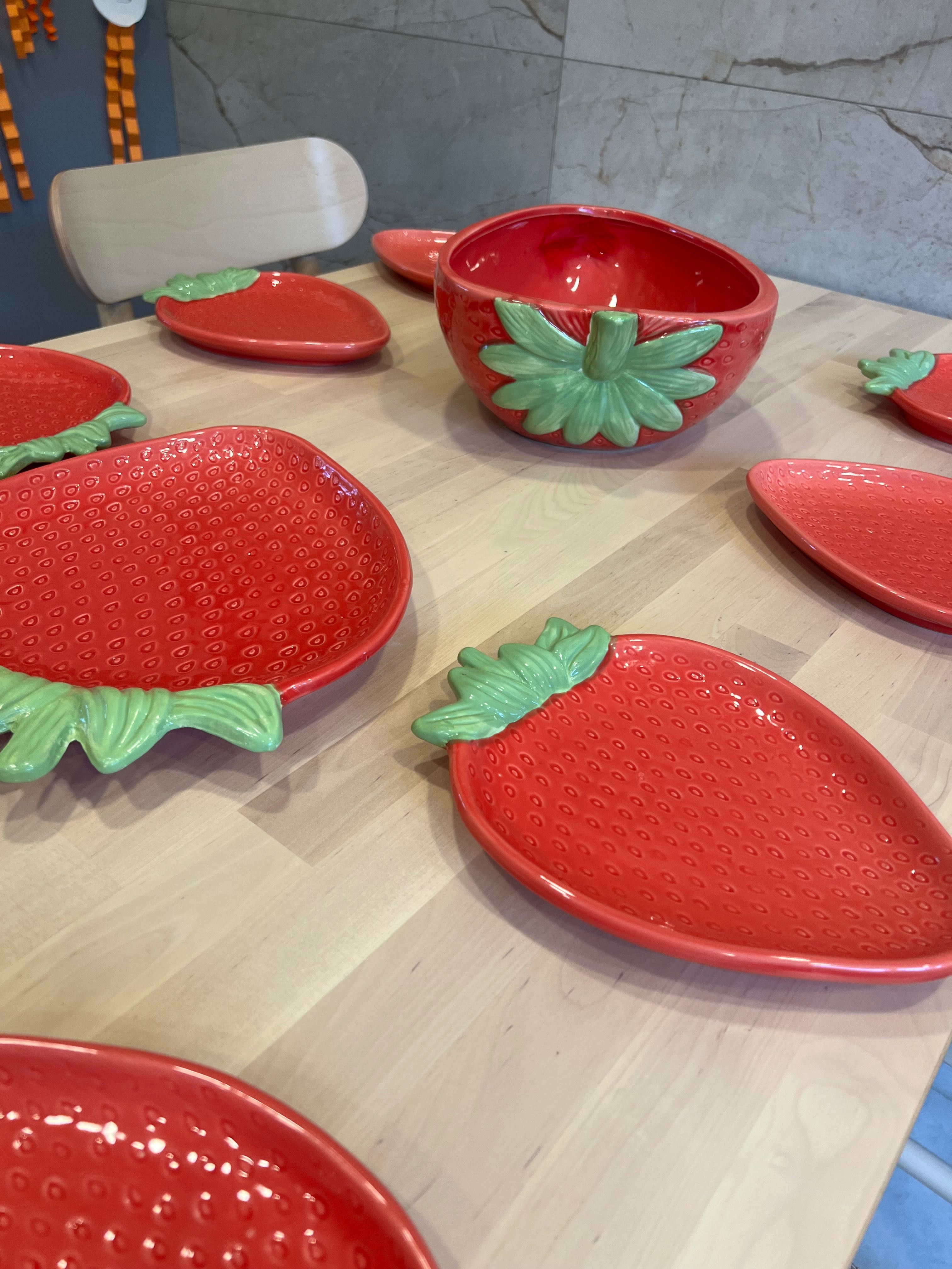 zestaw deserowy ceramiczny  /truskawki