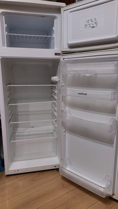 Холодильник двухкамерний б/у