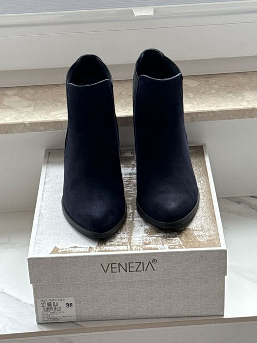 Botki damskie marki Venezia, granatowe, rozmiar 38.