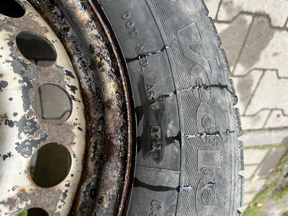 Opony zimowe  215/65 R16C koła Vw T5 goodyear cargo vector