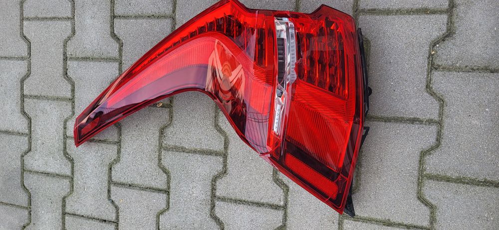 Volvo XC60 II lampa tylna lewa