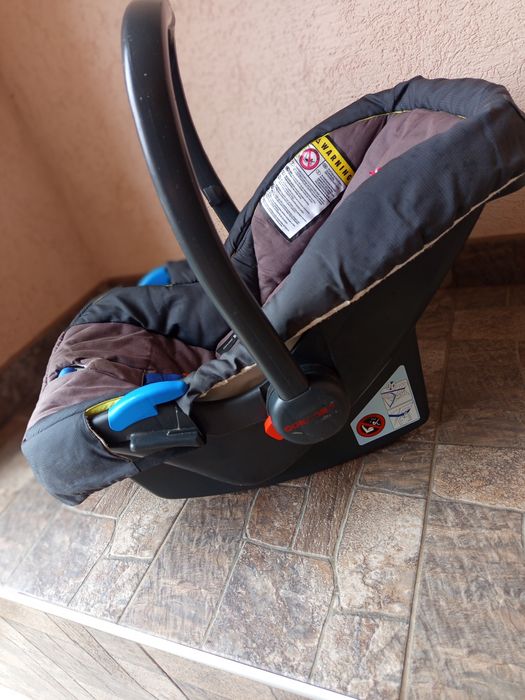 Автокрісло з народження .