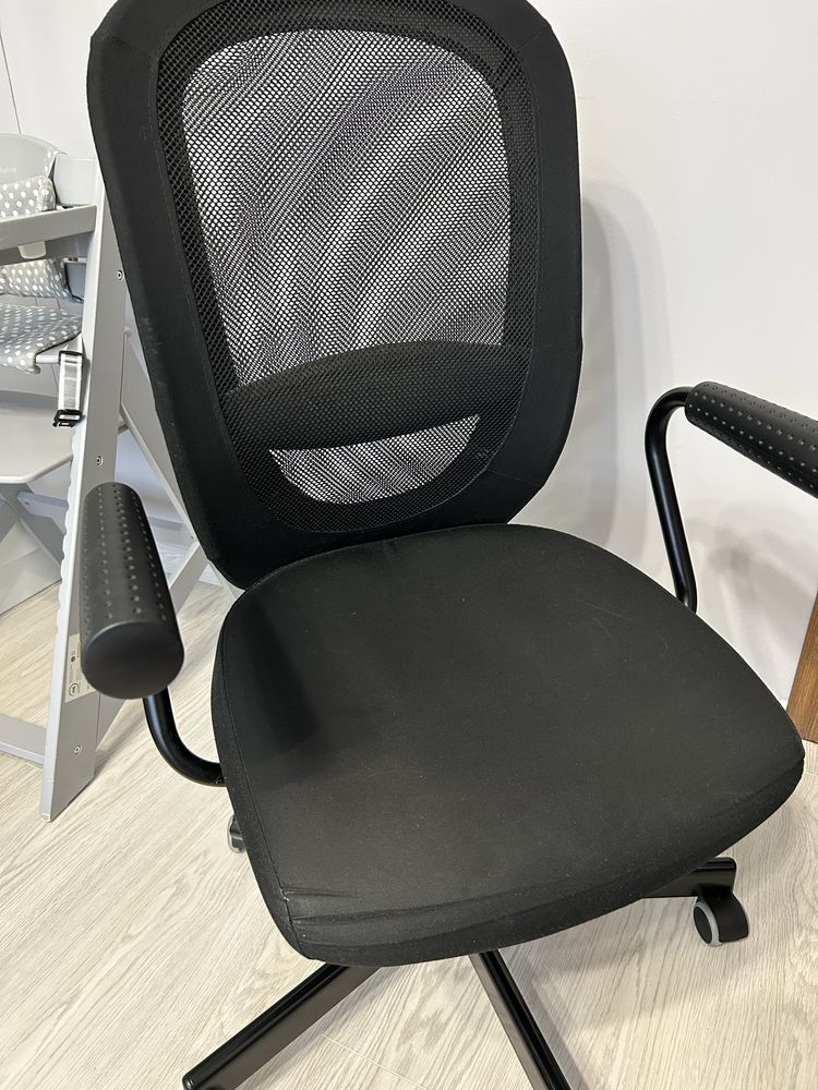 Krzesło biurowe obrotowe IKEA Flintan z podłokietnikami