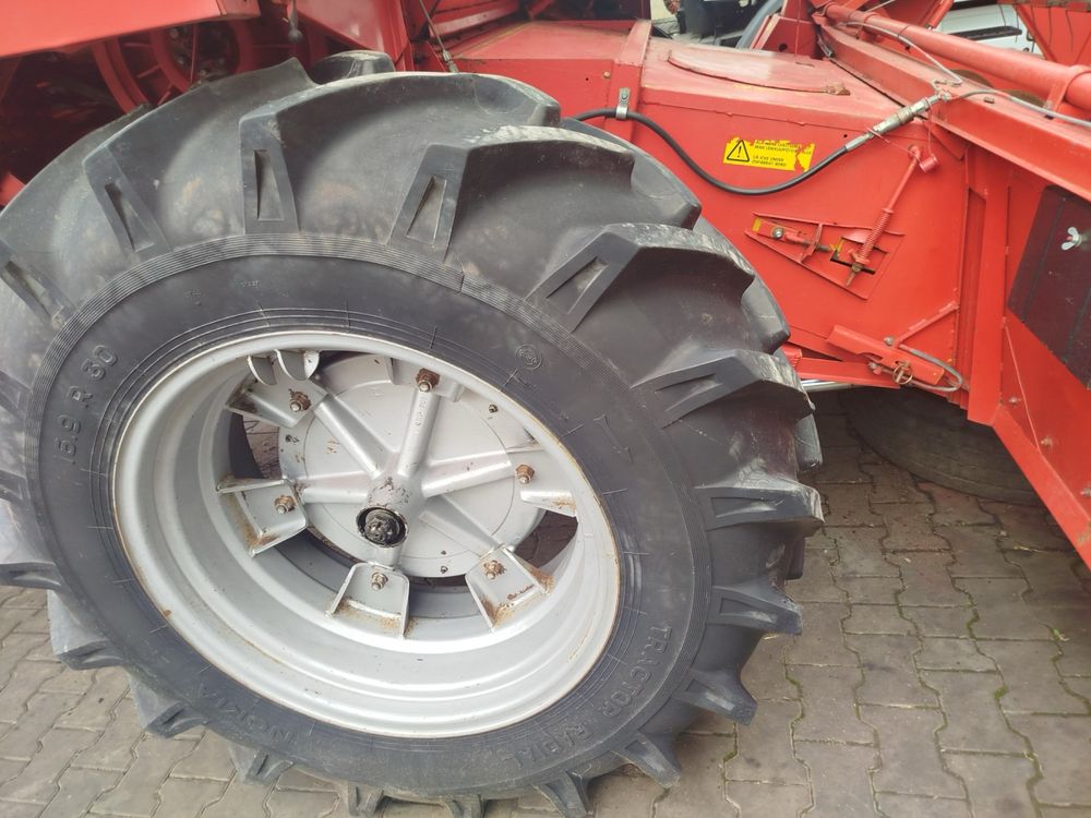 Комбайн зернозбиральний Massey Ferguson 20. Майсей Фергусон 20