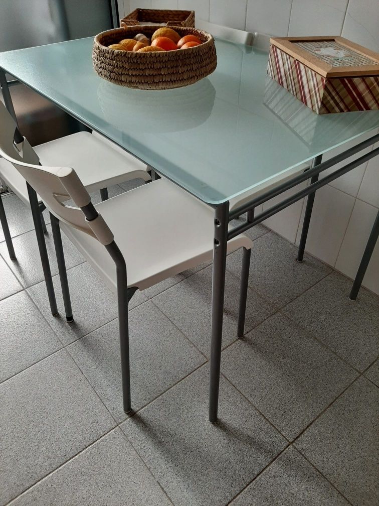 Conjunto mesa + 4 Cadeiras