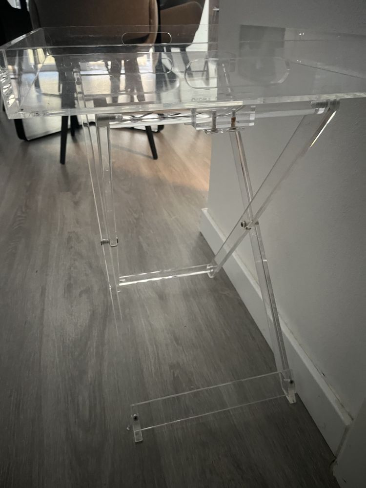 Mesa de apoio em Acrilico