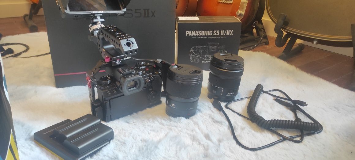 Kit Panasonic Lumix S5iiX com 2 lentes e vários acessórios