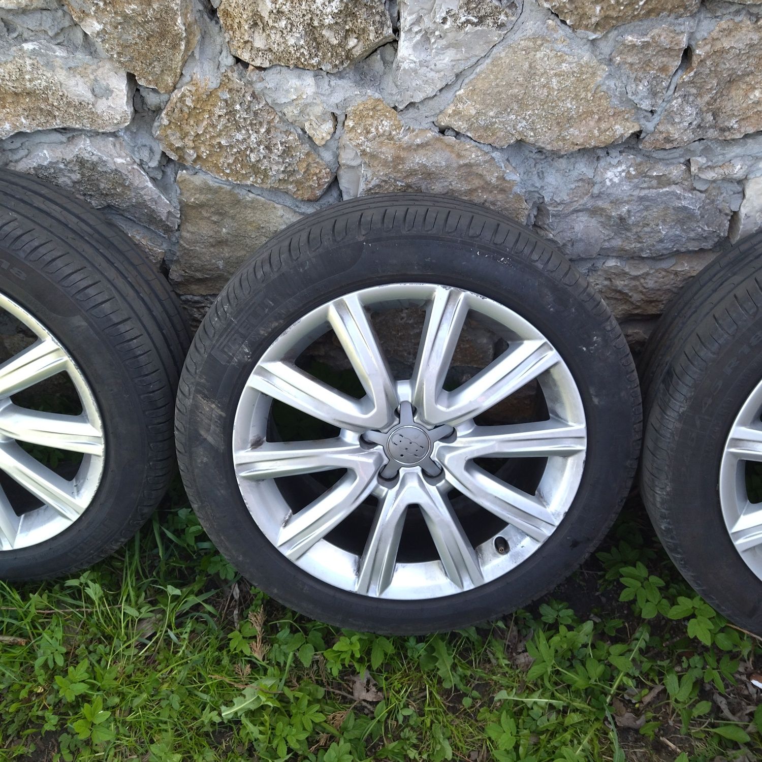 Felgi aluminiowe Audi ( oryginalne )18cali razem z oponami Pirelli