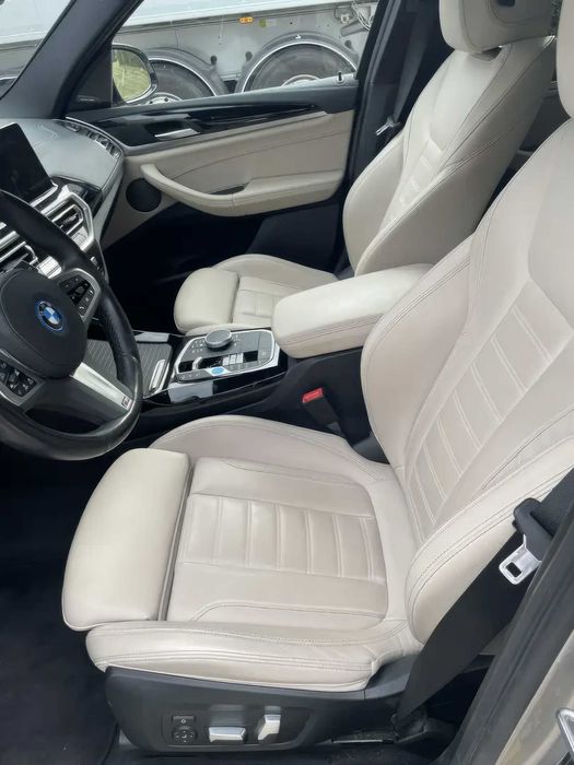 BMW iX3      2023