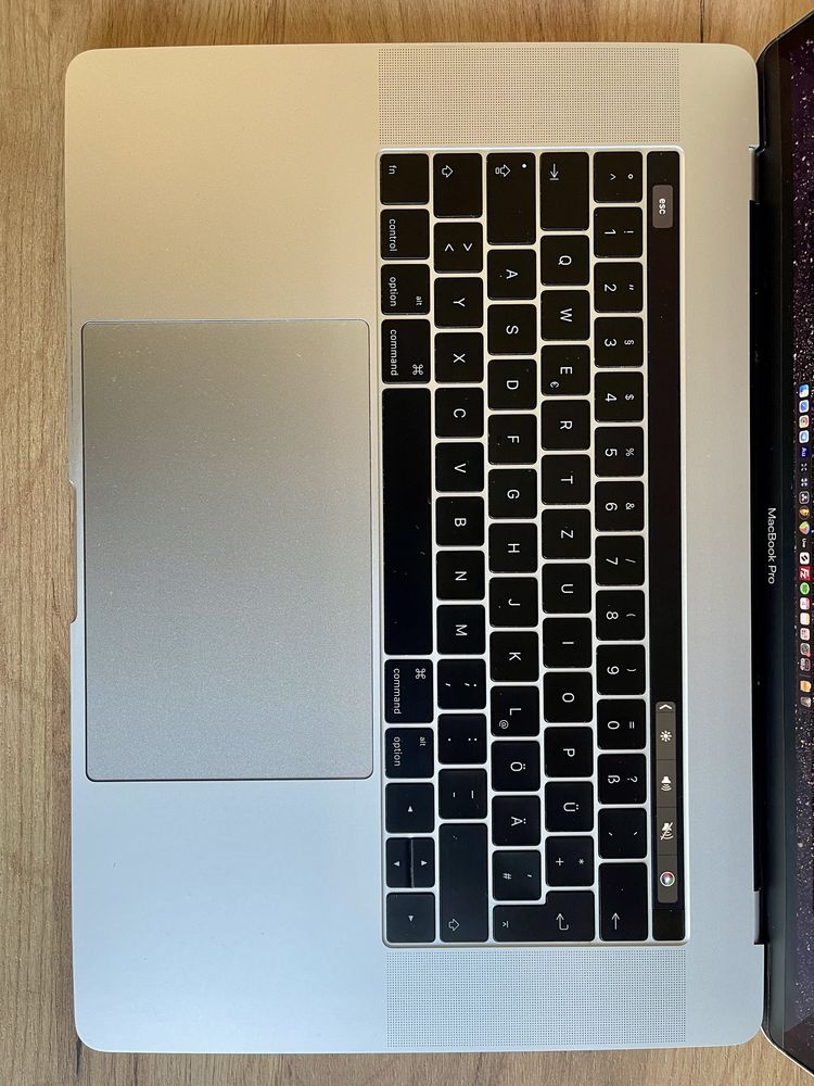 MacBook Pro 15” (Late 2016) | 16GB RAM | i7 | 9500 грн