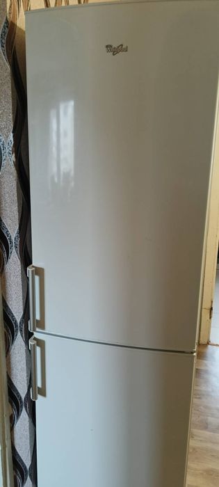 Продам Холодильник б/у Whirlpool