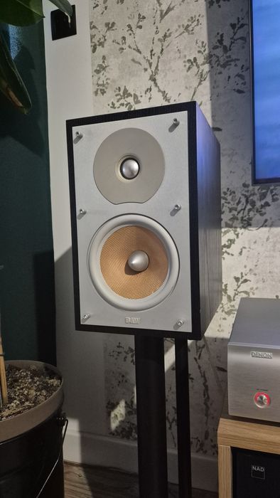 Kolumny podstawkowe B&W CM2