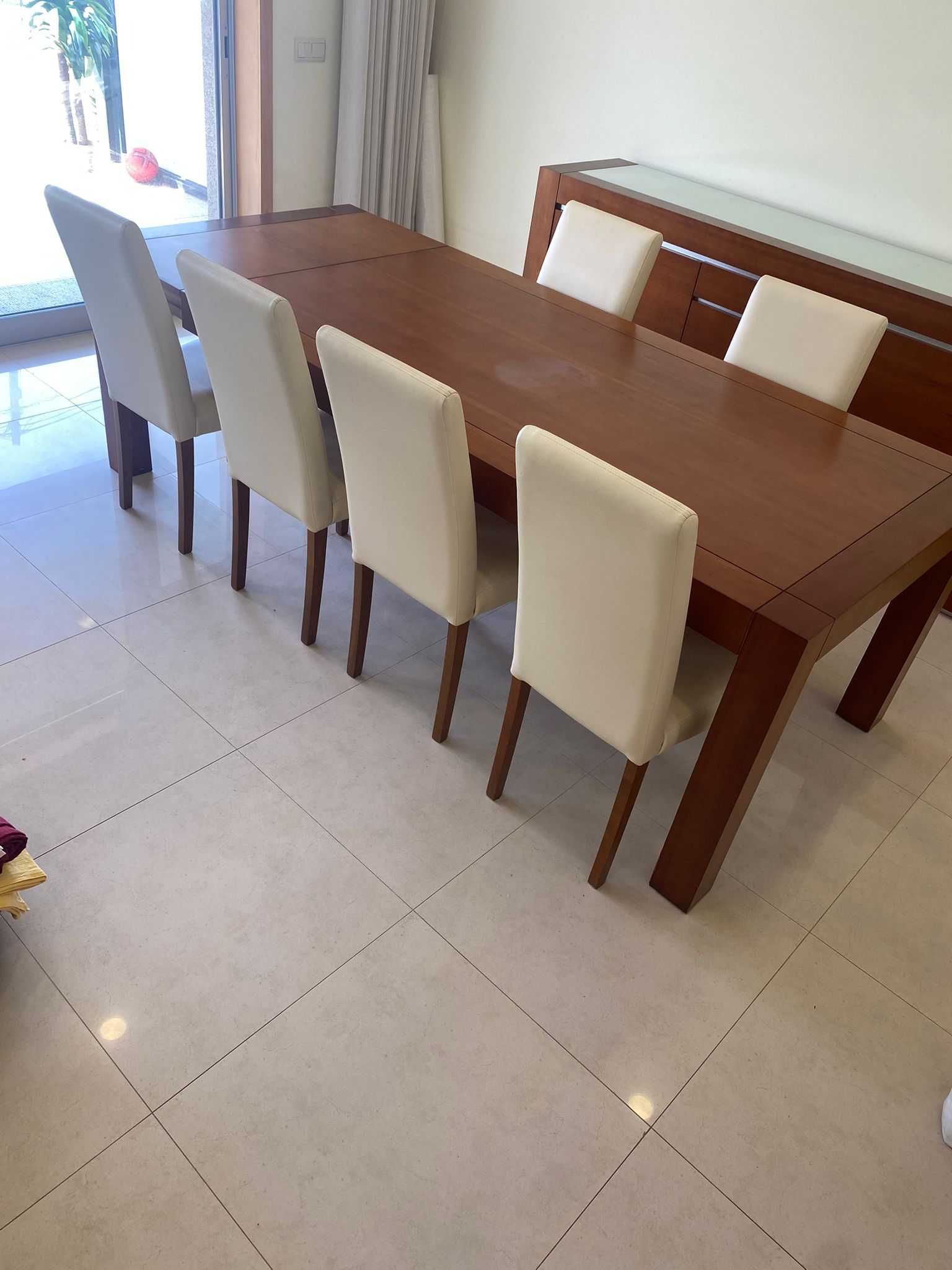 Mesa de Jantar em Madeira (Criados Mudos) + 6 cadeiras almofadadas
