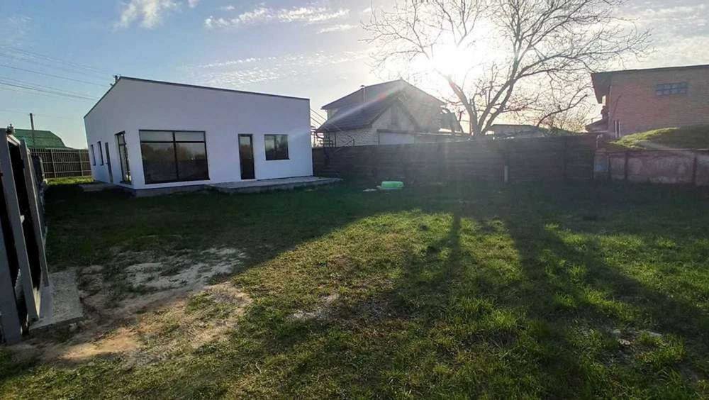 Коттедж з бомбоупорним дахом в Любимовке (Гуровщина) – 15 км от Киева!