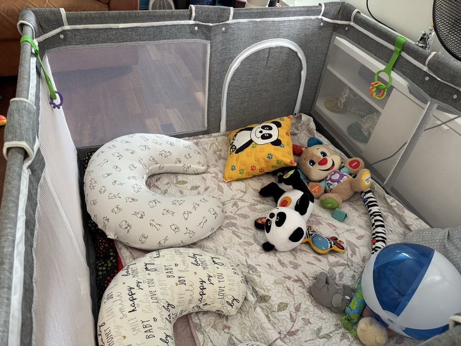 Parque infantil para criança como novo