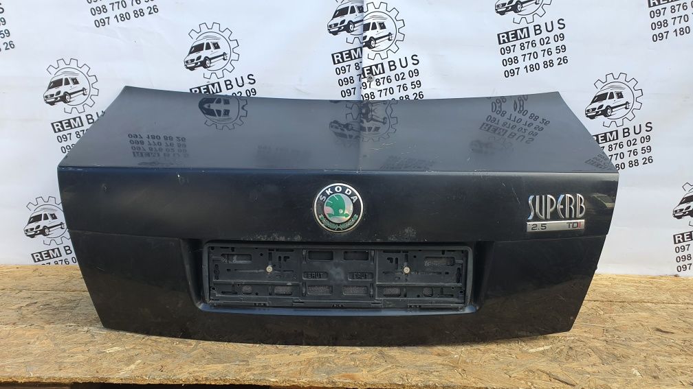 Кришка багажника Skoda SuperB, ляда супер б чорна