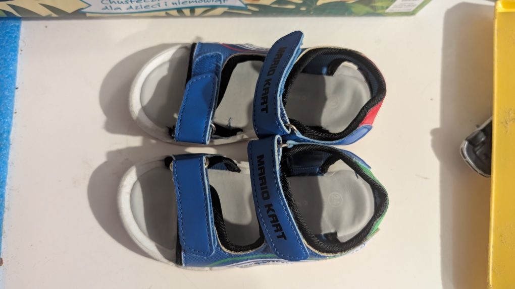 Sandały Mario 24 świecące, adidasy Psi patrol 25 świecące, buty zimowe