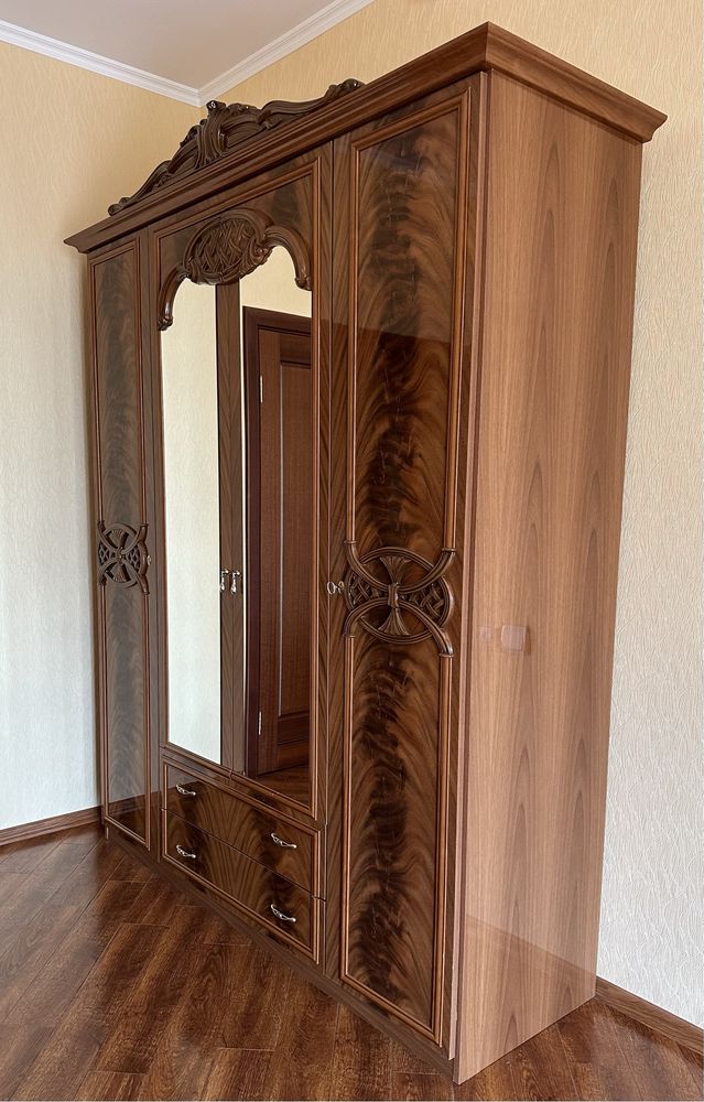 Продається розкішна спальня
