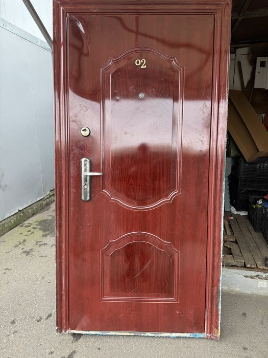 Двері вхідні Б/У китай 960*2050 в гарному стані