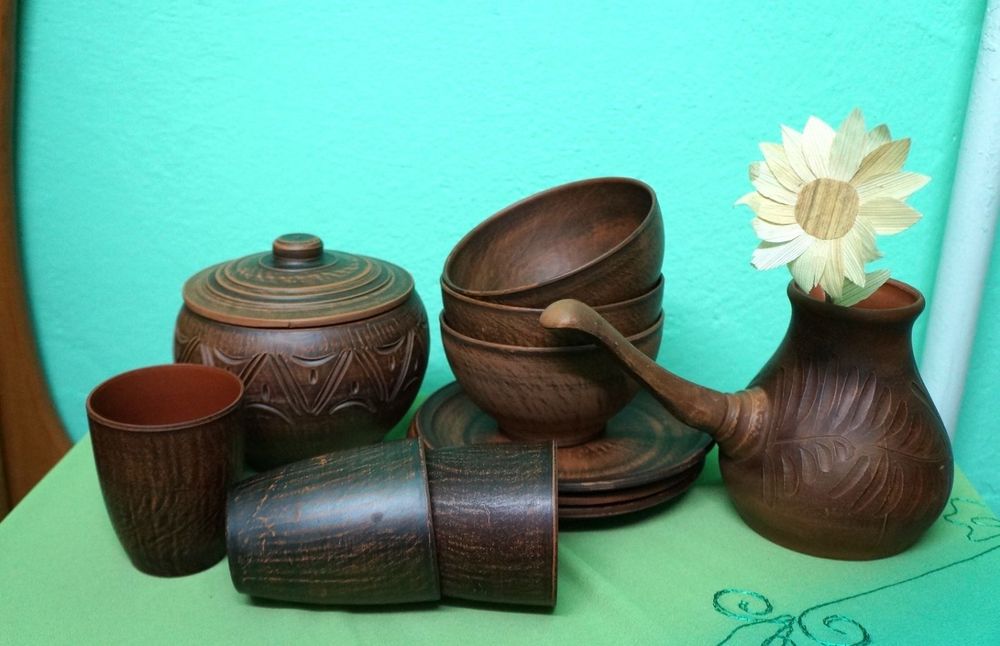 Набір глиняного посуду