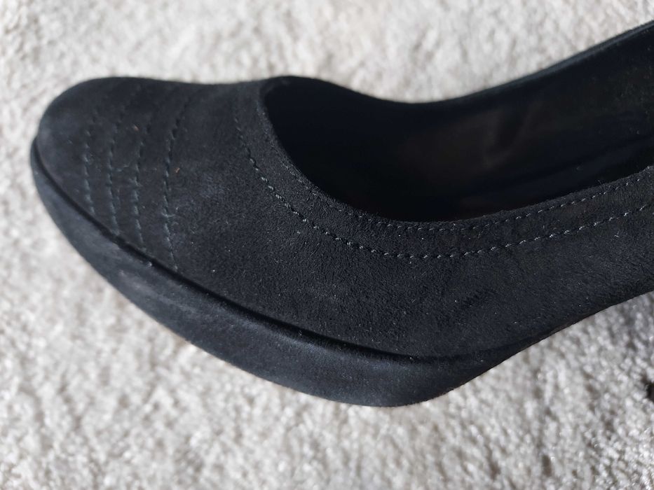 Sapatos Bimba y Lola em camurça genuína