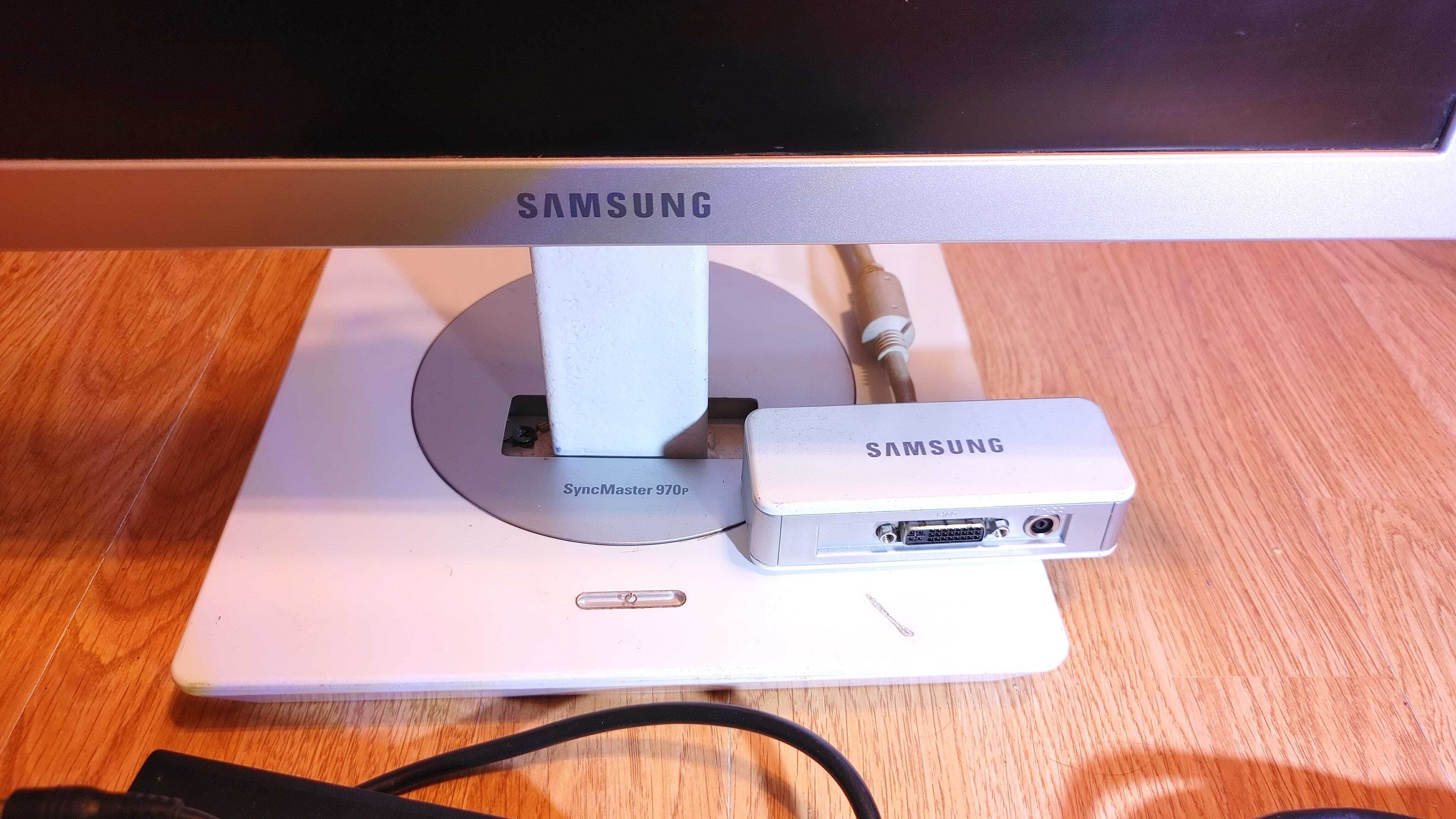 Монітор Samsung 970P - 19" IPS - Оберт 180°
