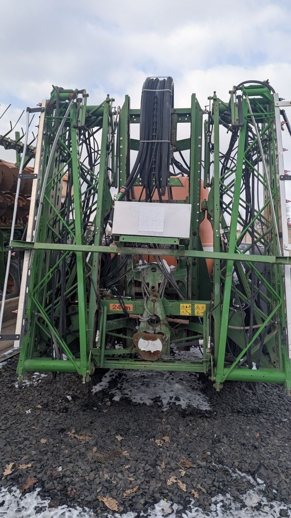 Оприскувач  AMAZONE UG 3000 Nova