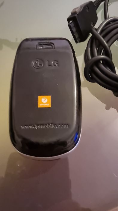 Para Colecionadores! Telemóvel LG KG220 com carregador de origem. (NOS