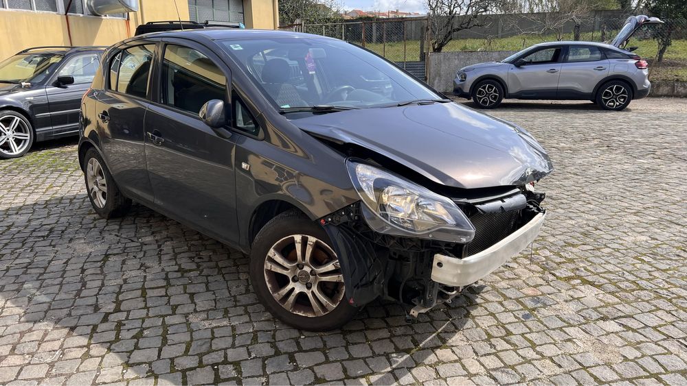Opel Corsa Ecoflex GPL - com danos