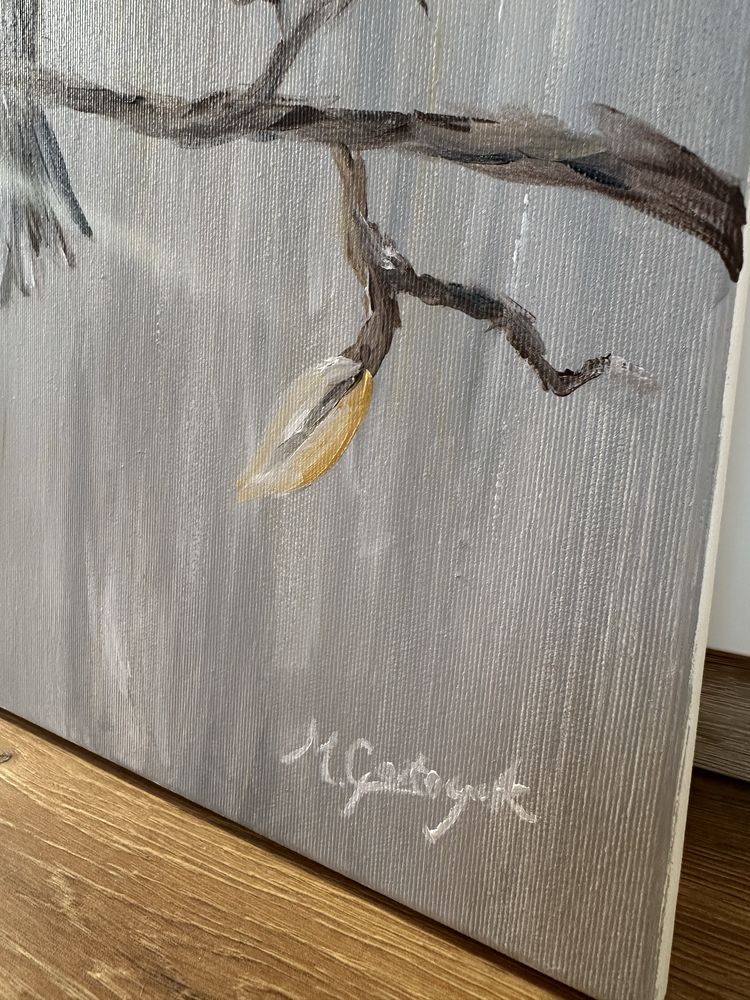 Obraz 60x60 cm ptaki na szarym tle na gałęzi farby akrylowe