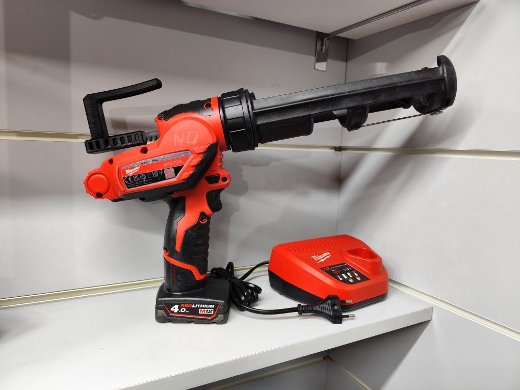 Milwaukee M12 PCG пістолет під герметик/ Мілвоке