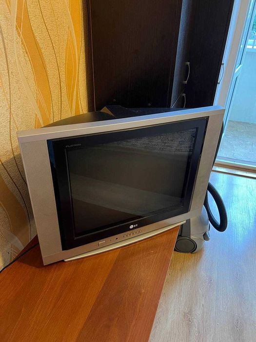 Продаю старий телевізор LG