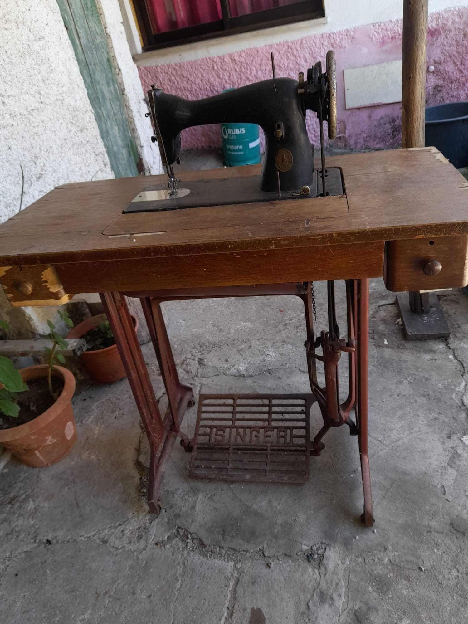Máquina Singer de costura