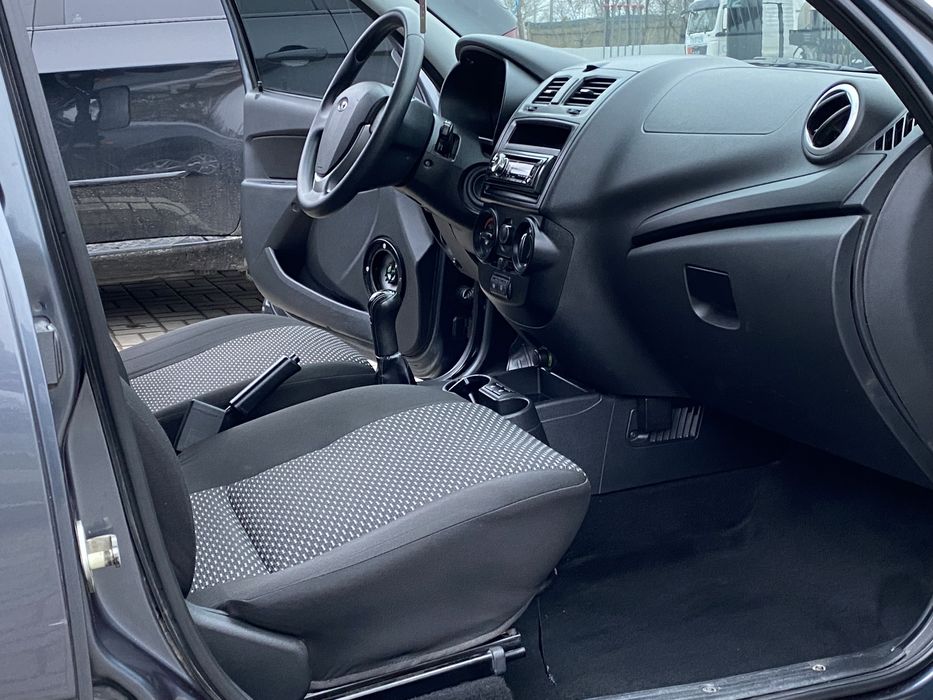 Продам Лада калина в идеальном состояние