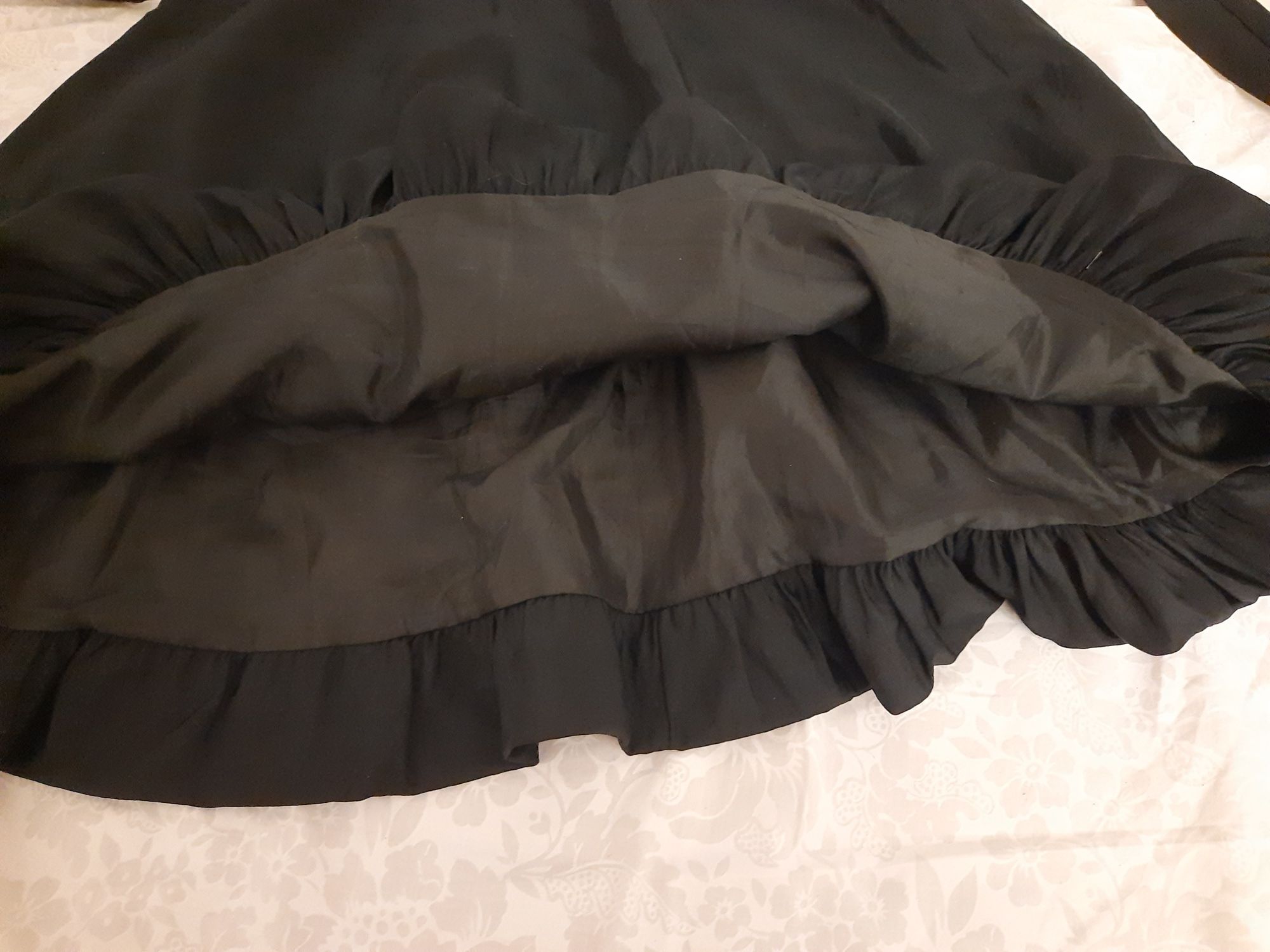 Piękna wyjściowa sukienka mała czarna rozmiar 34