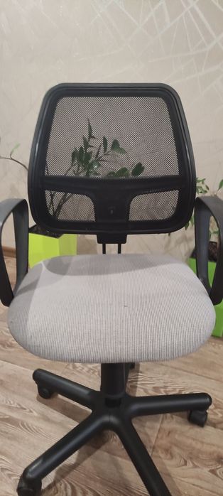 Стілець до письмового столу