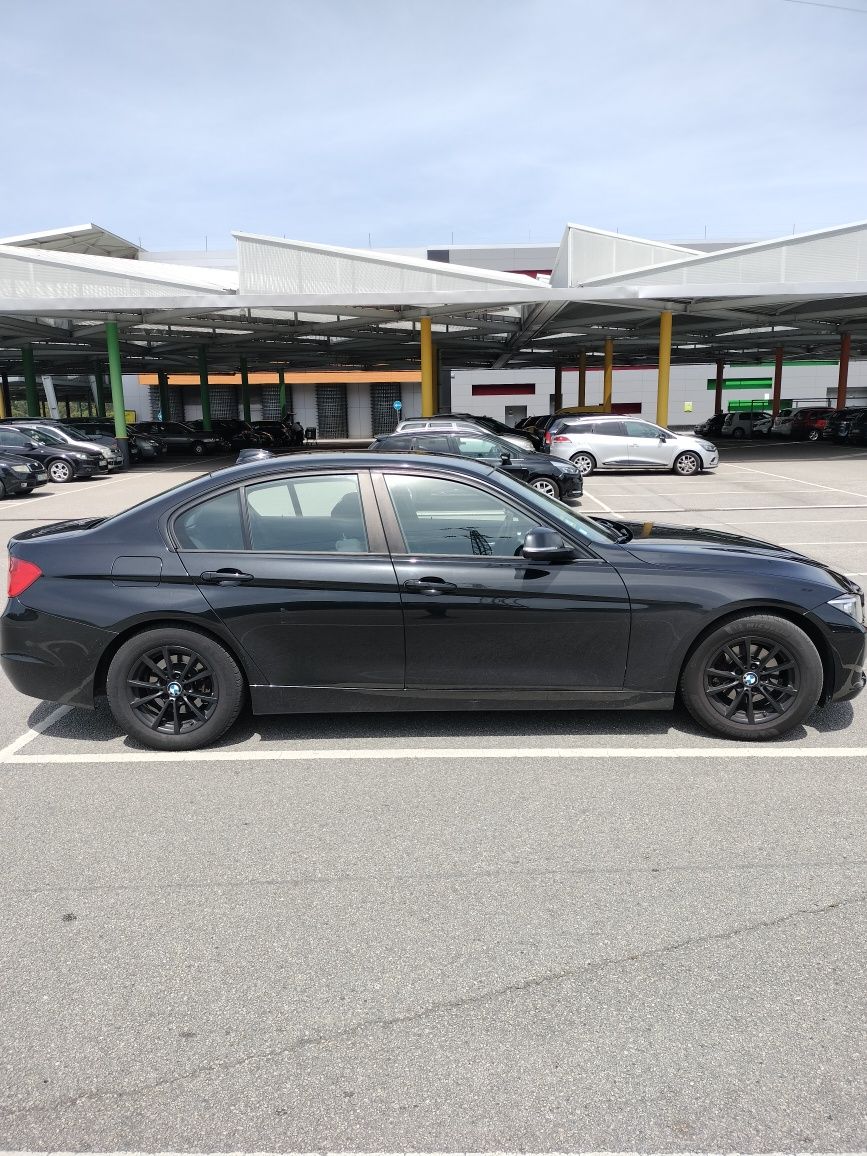 BMW 320d muito bem estimado