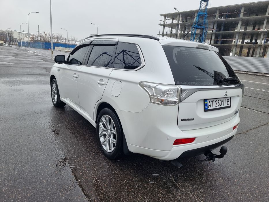 Mitsubishi Outlander PHEV 2014