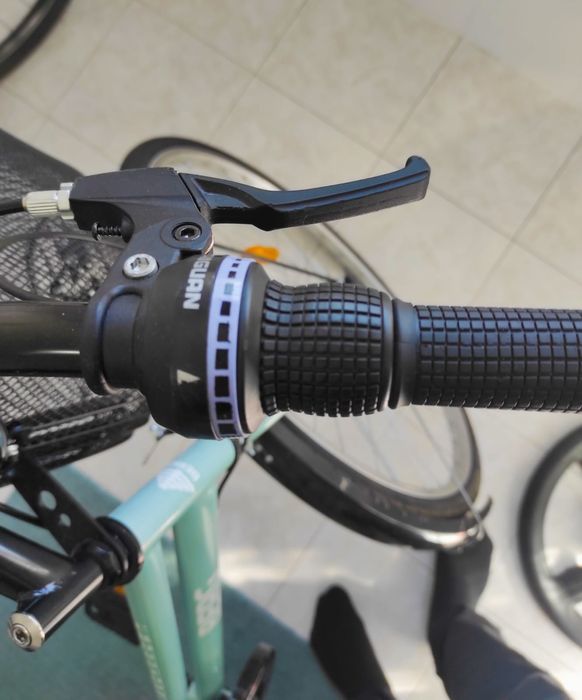 Tenho duas bicicletas à venda, de boas marcas e em ótimo estado,