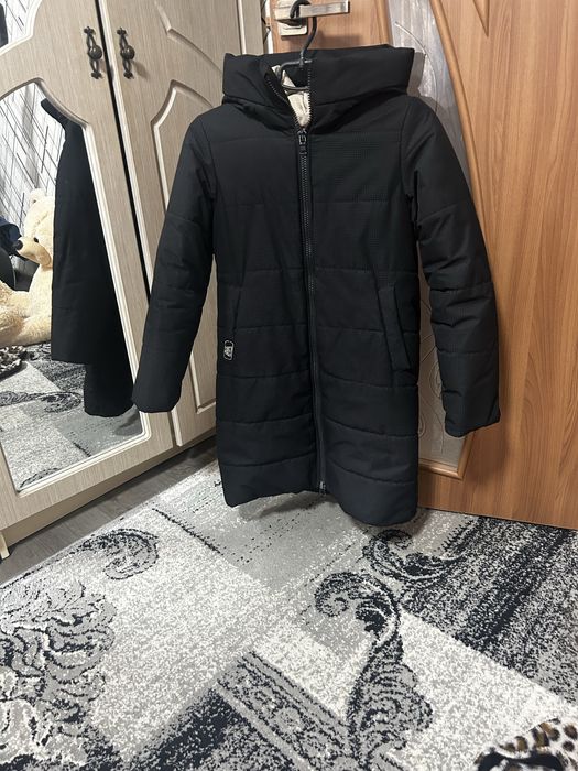 Зимова куртка на дівчинку