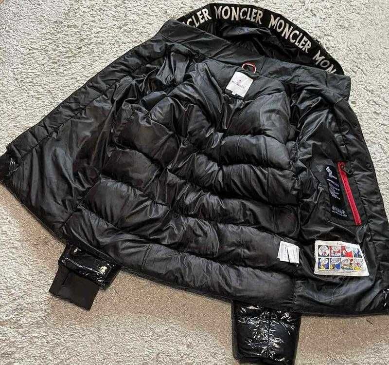 Шикарна,водонепроникна, тепла, лакова куртка moncler