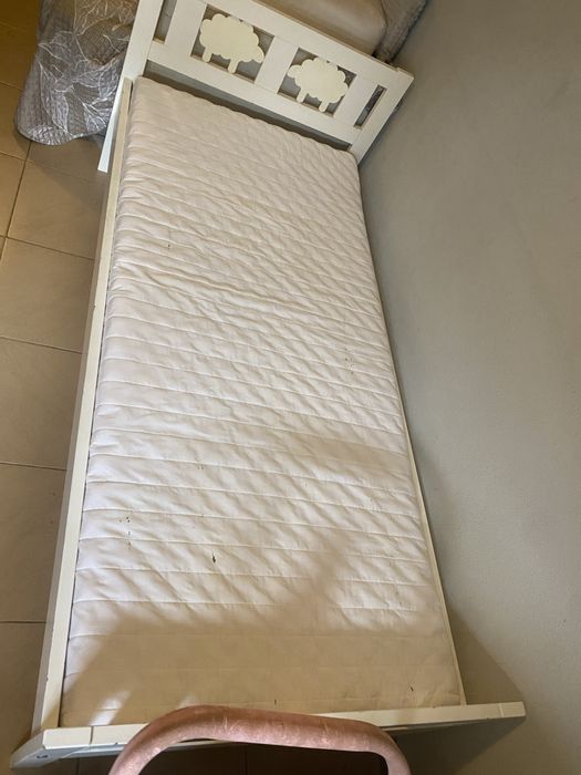 Cama de crianca branca ikea em otimo estado