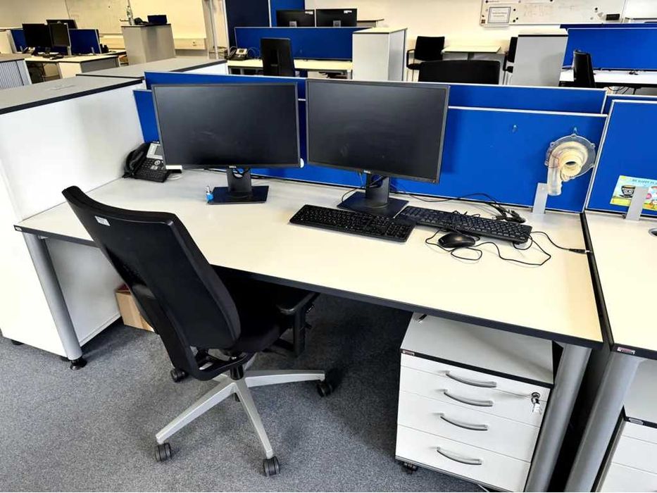 Biurko marki ASSMANN Solidne