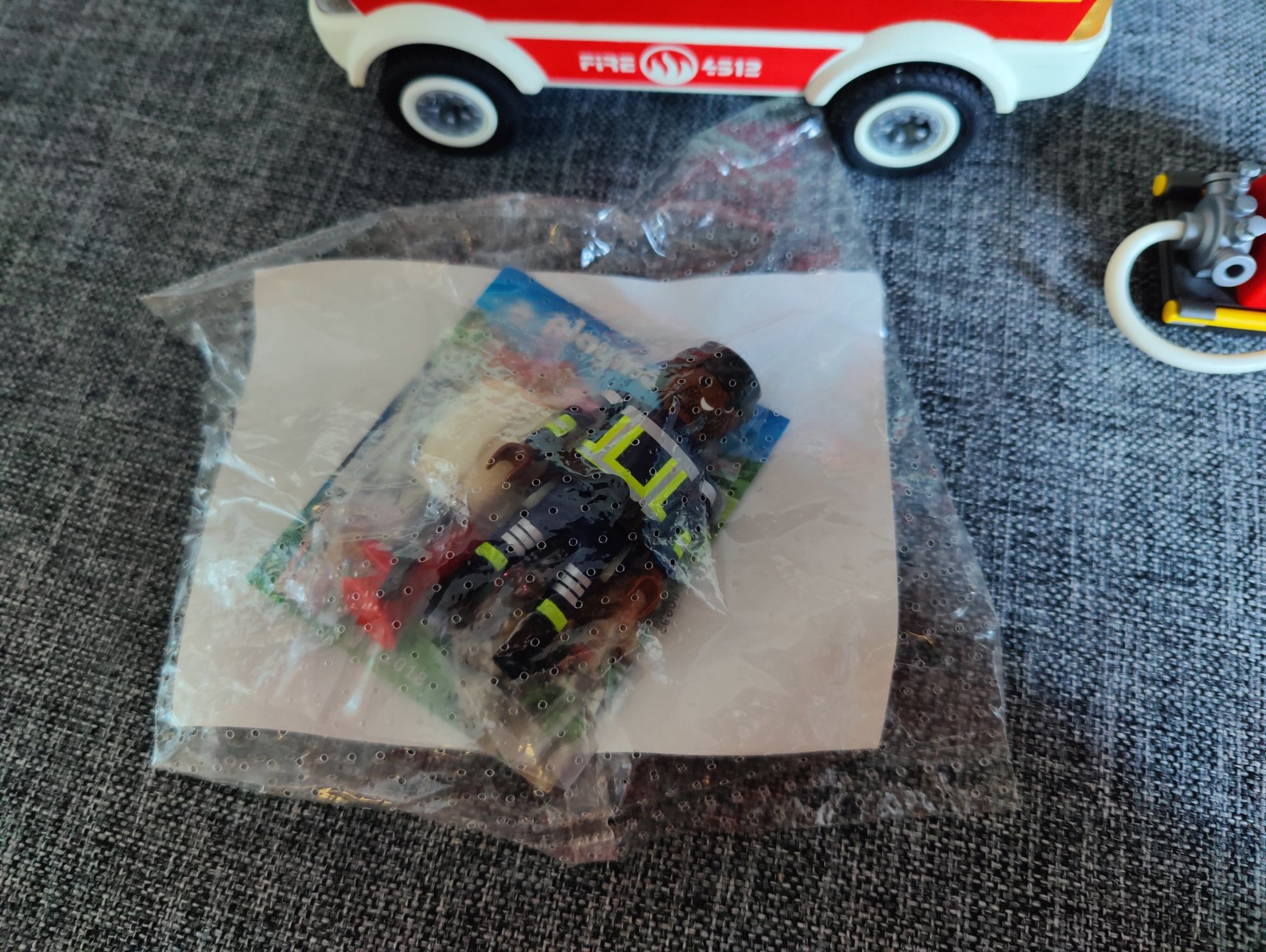Playmobil 4822- wóz strażacki + nowy ludzik