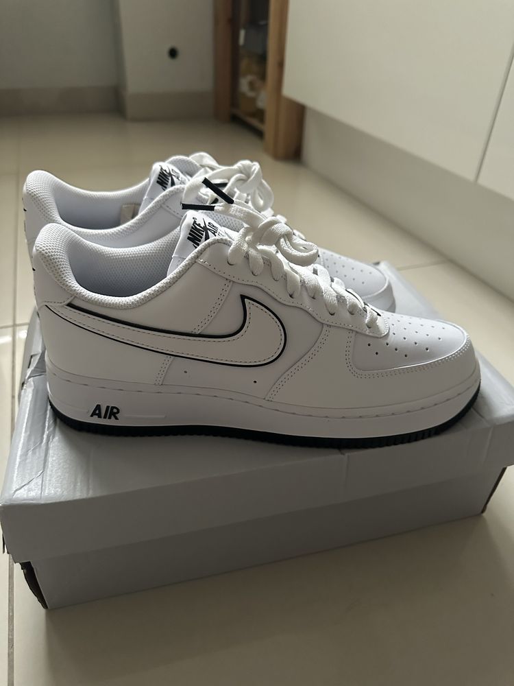 Buty NIKE Air Force 1’07 białe nowe z metką rozmiar 43 pudełko