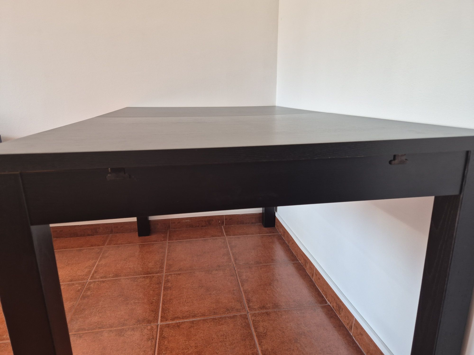 Mesa preta IKEA extensível
