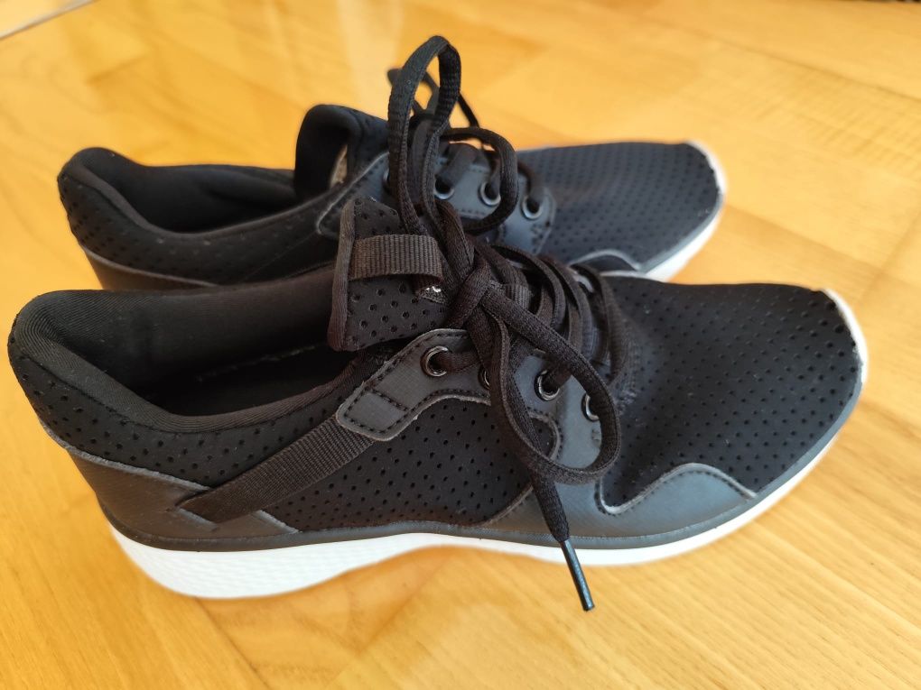 Adidasy czarne siatka feeway