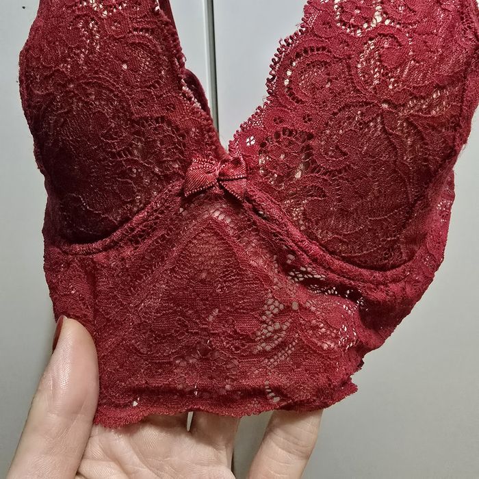 Biustonosz Intimissimi 70C ciemnoczerwony koronkowy