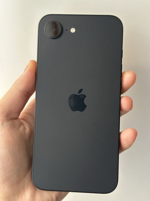 Apple Iphone 16e Black 128 gb
