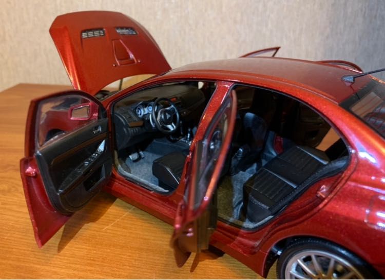 Модель Mitsubishi Lancer Evolution X 1/18 от CSM